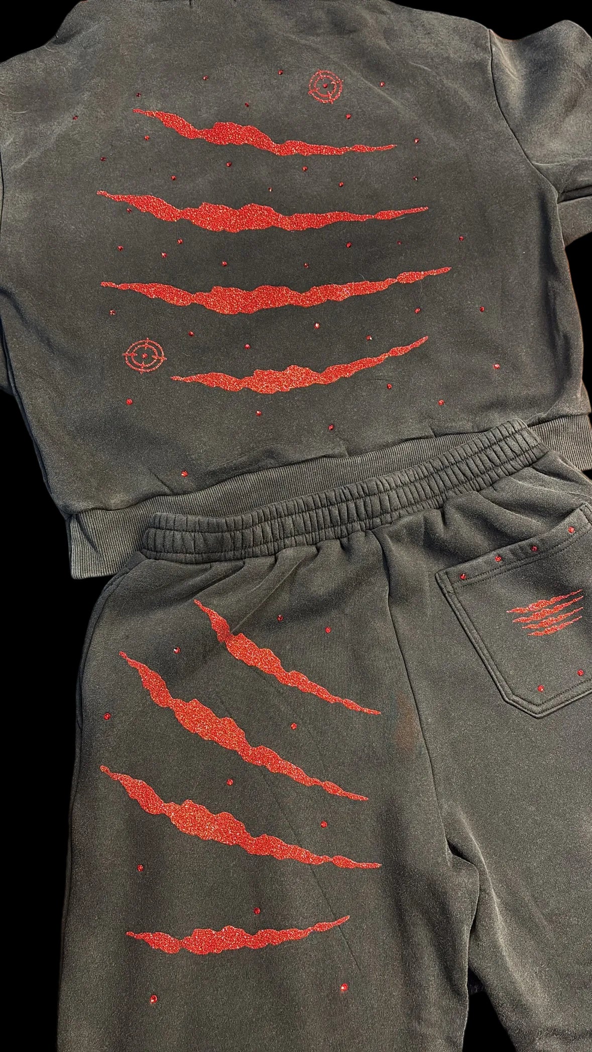 TRACK RED GLITTER WAR